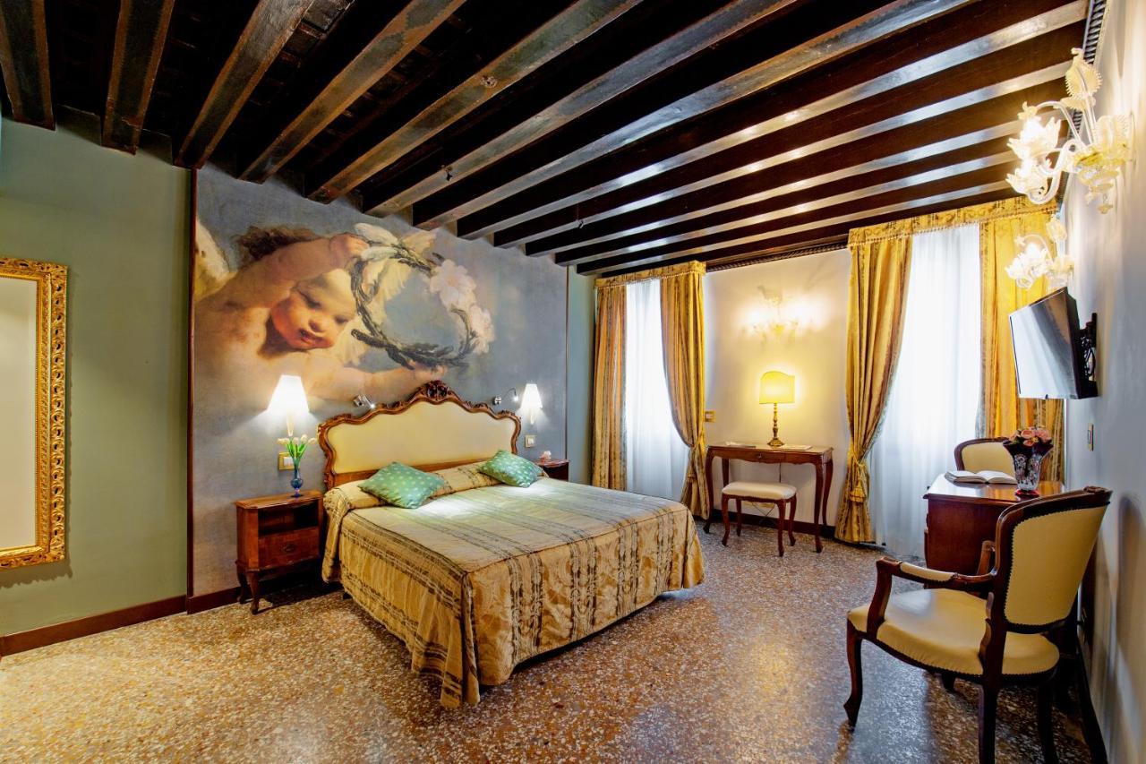 Chambre Double de Luxe avec une Vue sur la Place
